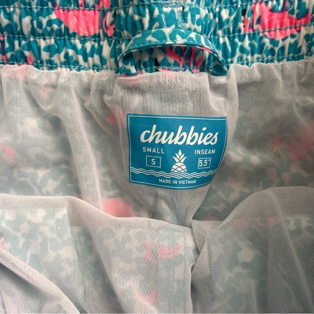 Chubbies Men’s Swim Trunks the Domingos Mini Flamingos Blue Pink 5.5” Inseam